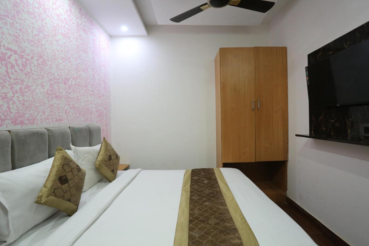 Hotel Twamev Couple Friendly Laxmi Nagar Νέο Δελχί Εξωτερικό φωτογραφία