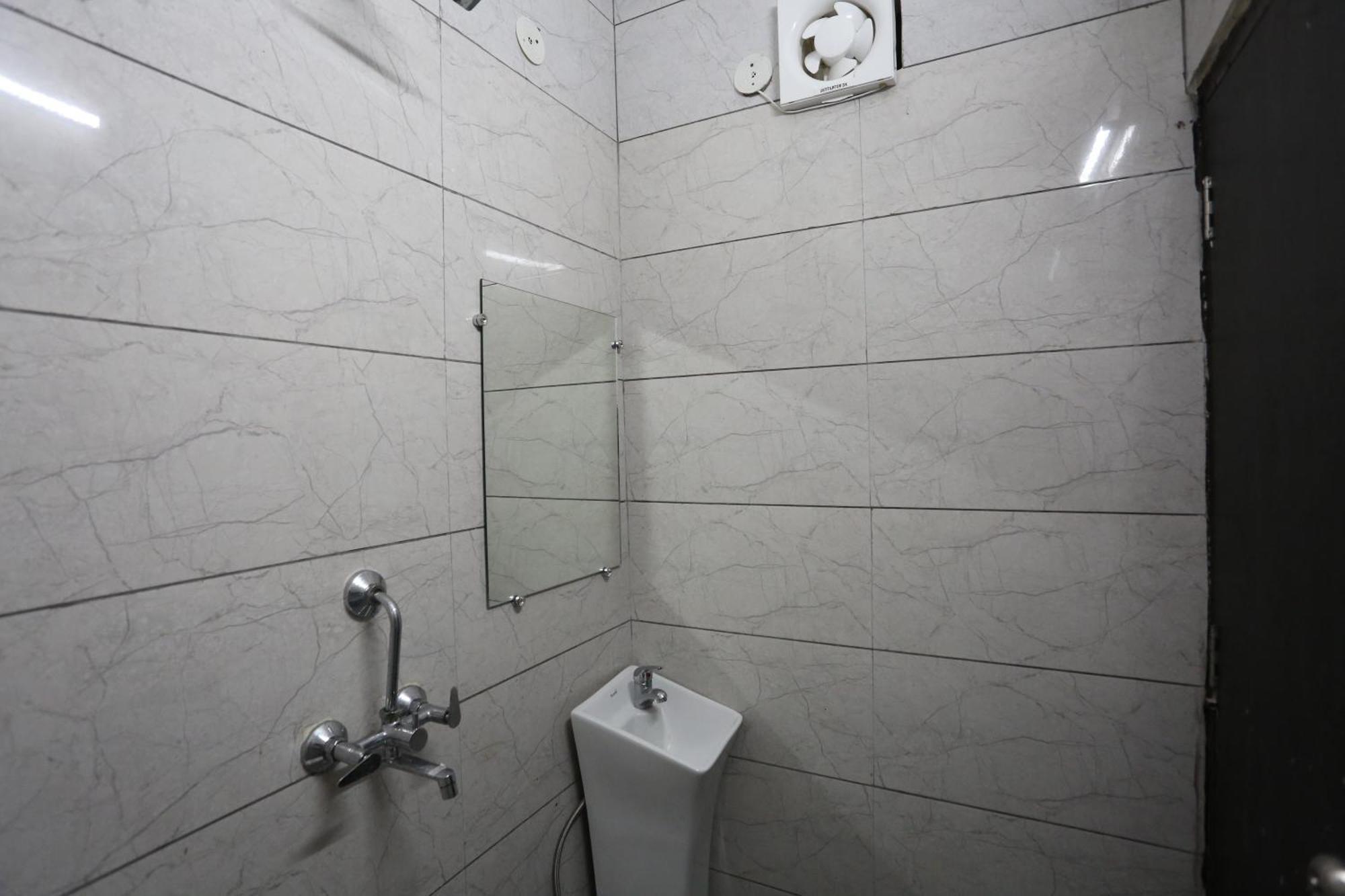 Hotel Twamev Couple Friendly Laxmi Nagar Νέο Δελχί Εξωτερικό φωτογραφία