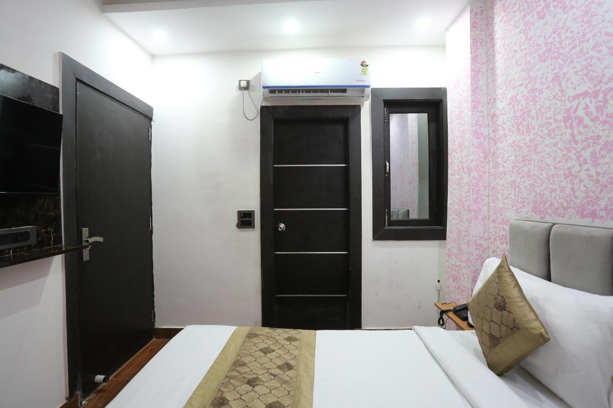 Hotel Twamev Couple Friendly Laxmi Nagar Νέο Δελχί Εξωτερικό φωτογραφία